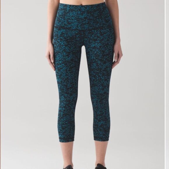 Lululemon Wunder Under Crop (Hi-Rise)
Iced Wave Capri Black Size 2 - Picture 1 of 9